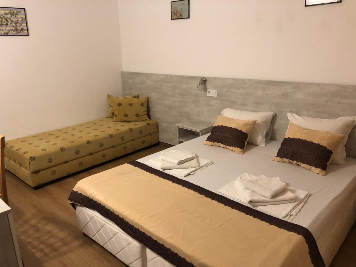 Guest Rooms Southern Nights Varvara  Exterior photo